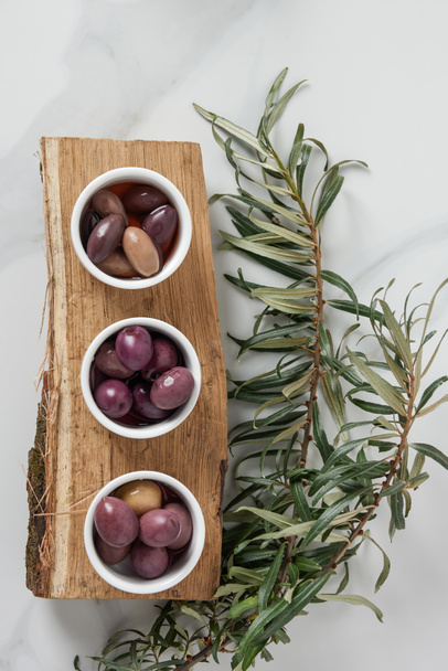 top view of ingredients for olive oil preparation on log - Foto, Imagen