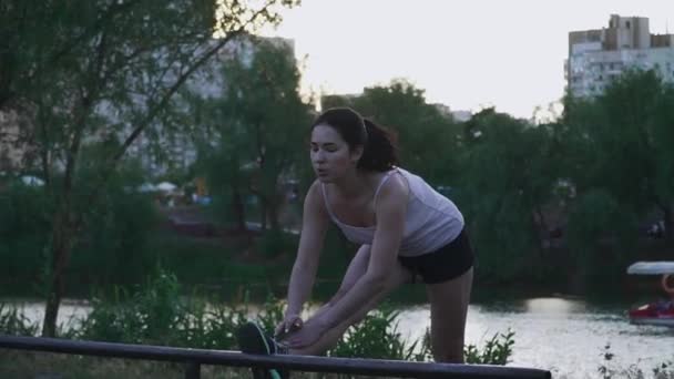 Beautiful girl doing exercise outdoors - Záběry, video