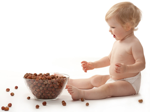 The baby girl with hazelnuts - Foto, Imagen
