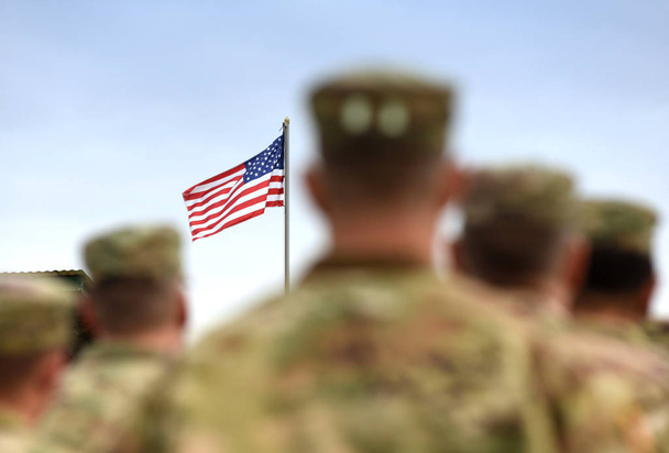 American Soldiers and US Flag. US Army - Fotoğraf, Görsel