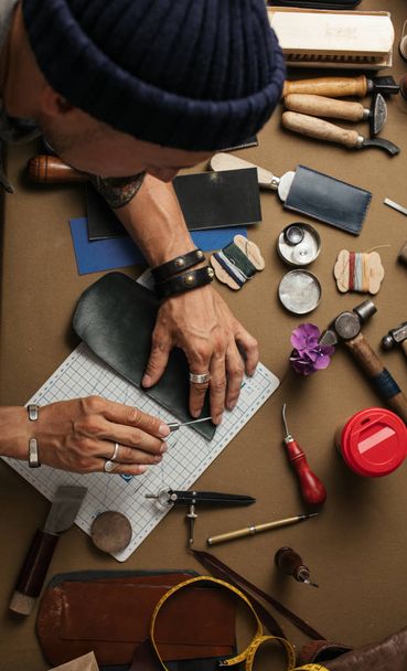 Genuine leather craft production with DIY tools - Fotografie, Obrázek
