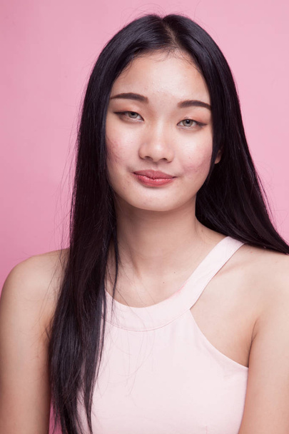 Portrait of beautiful young Asian woman on pink background - Foto, Imagen