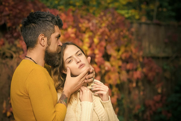 Couple in love in autumn park. - Fotoğraf, Görsel