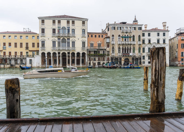 ヴェネツィアのボート用桟橋 - 写真・画像