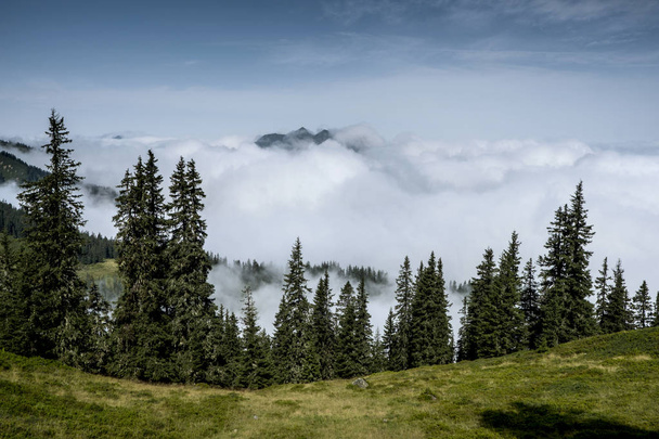 Bela vista sobre os Alpes Austríacos
 - Foto, Imagem