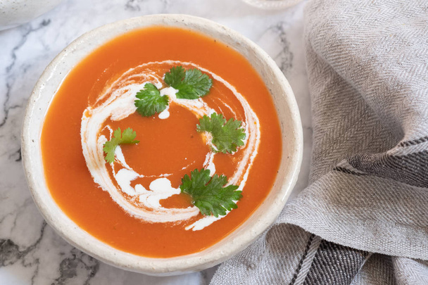 新鮮なクリーム トマト スープ - 写真・画像