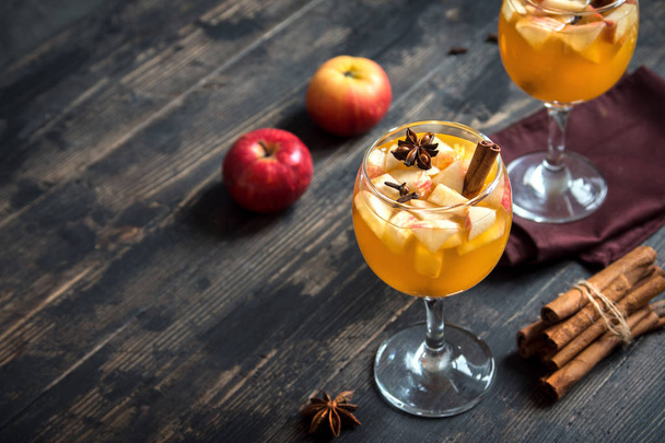 Homemade sangria (apple cider, punch, fruit wine) for autumn and winter holidays - festive Christmas, Thanksgiving  drinks. - Фото, зображення