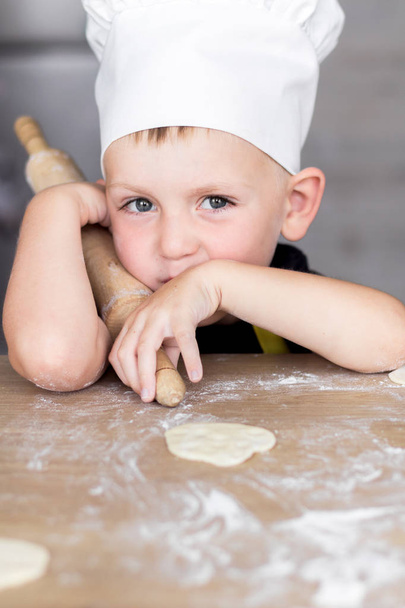Baby Cook Cooks from the Dough. Culinary Concept - 写真・画像