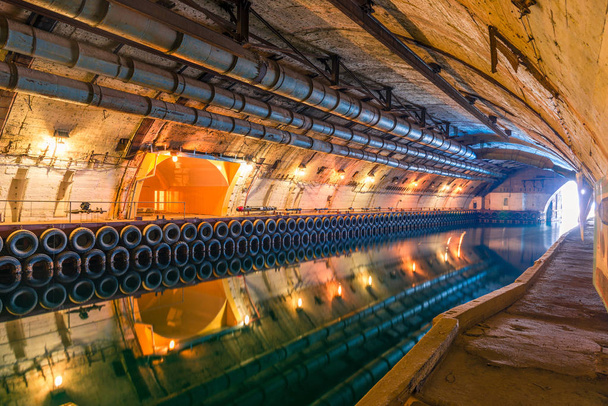 Canal souterrain pour la réparation de sous-marins pendant la guerre froide, Balaclava - Photo, image