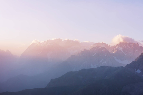 ファン山脈、タジキスタンの美しい風景 - 写真・画像