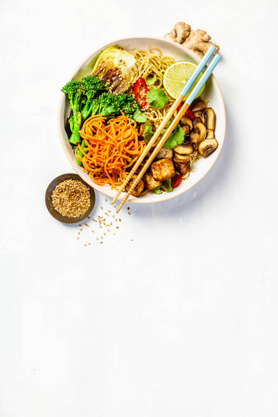 Asian Tofu Soba Noodle Bowl - Fotoğraf, Görsel
