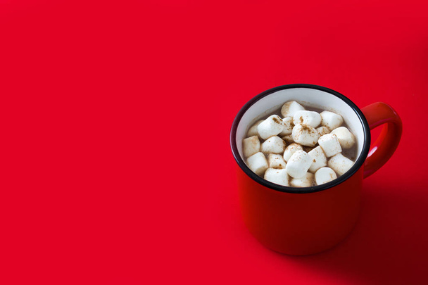 Christmas cocoa with marshmallow in mug on red background. Copyspace - Foto, Imagen