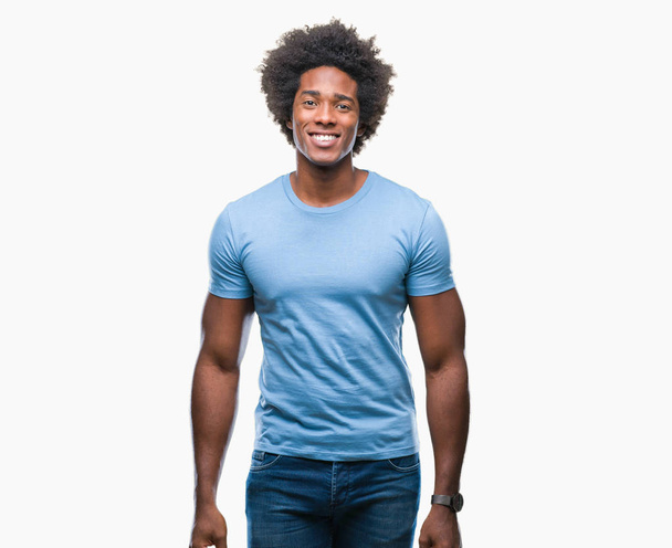 Afro americký muž izolované pozadí s príma úsměvem na tváři. Šťastný člověk. - Fotografie, Obrázek