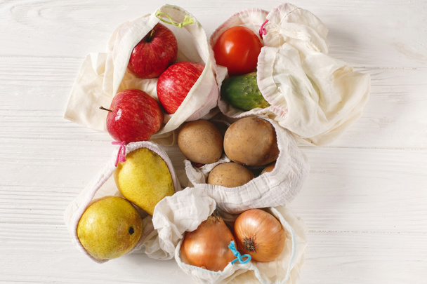 zero waste food shopping. eco natural bags with fruits and vegetables, eco friendly, flat lay. sustainable lifestyle concept.  plastic free items. reuse, reduce, recycle, refuse. groceries in eco bags - Photo, Image
