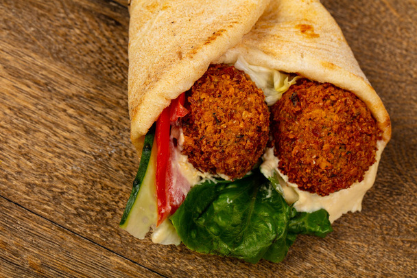 Falafel in Pita with sauce - Foto, afbeelding