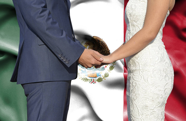 Aviomies ja vaimo kädestä - Käsitteellinen valokuva avioliitosta Meksikossa
 - Valokuva, kuva