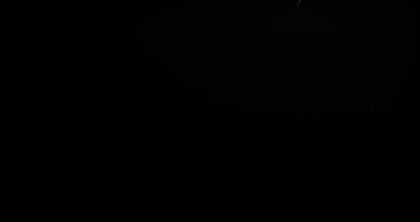 Rayo golpea sobre un fondo negro con reflejos realistas
 - Foto, Imagen