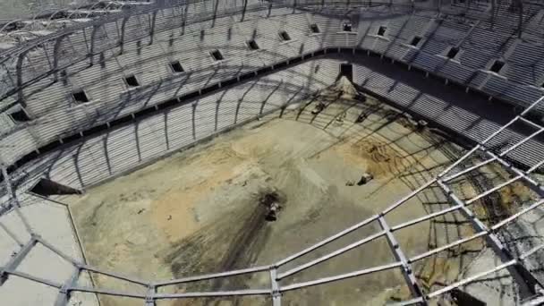 Construction du stade, terrain de football
 - Séquence, vidéo
