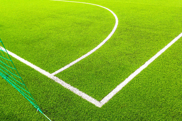 Frammento del nuovo markup bianco sul campo di calcio per il mini-football. All'aperto. Primo piano
. - Foto, immagini