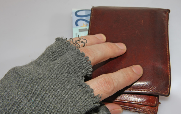 ruka chudého člověka, který ukradne peněženku plnou peněz - Fotografie, Obrázek