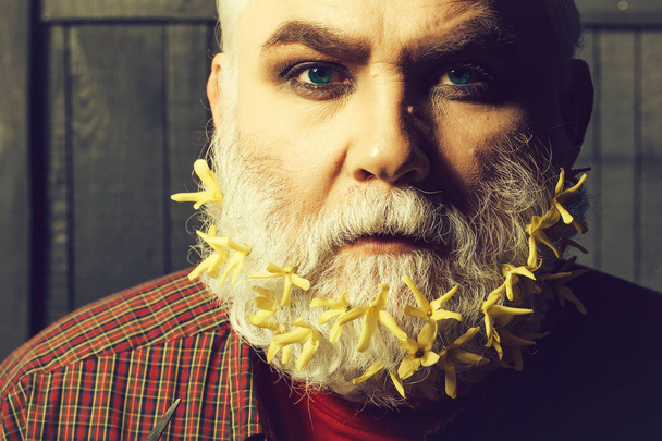 old man with flowers in beard - Fotoğraf, Görsel