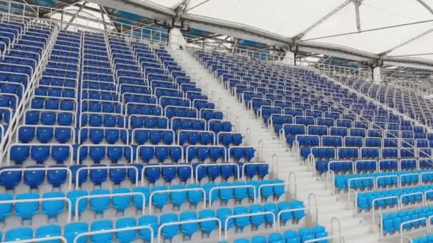 Lege blauwe stoelen in stadion - Video