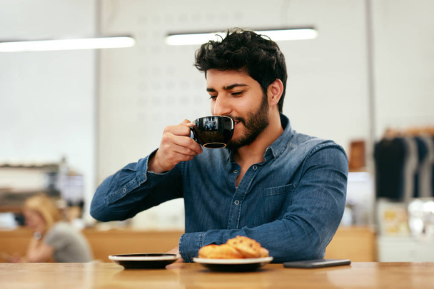 Man Drinking Coffee In Cafe - 写真・画像