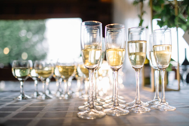 Festive table setting with champagne. champagne glasses close up - Fotoğraf, Görsel