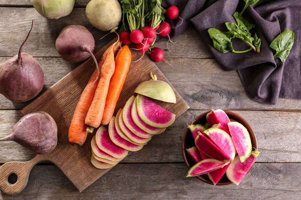 Flat lay composition with ripe fresh vegetables on wooden table - Foto, Imagem