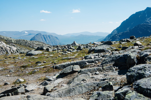 bella cresta di Besseggen nel Parco Nazionale di Jotunheimen, Norvegia
 - Foto, immagini