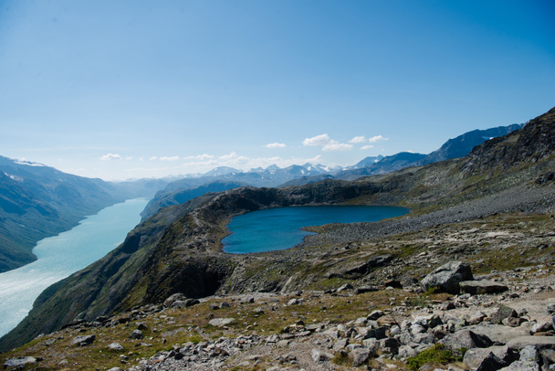 Gjende Gölü Jotunheimen Milli Parkı, Norveç'te tepenin Besseggen - Fotoğraf, Görsel