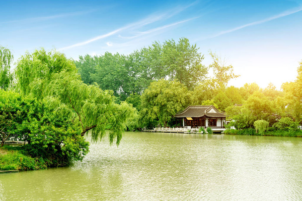 Slender West Lake είναι ένα διάσημο γραφικό σημείο στην Κίνα, Yangzhou, Κίνα. - Φωτογραφία, εικόνα