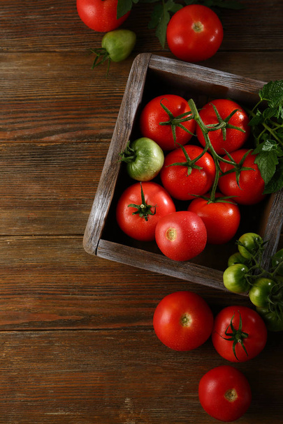 Red and green tomatoes on wood, organic food - 写真・画像