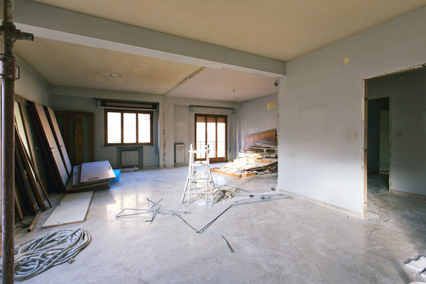 Interior photography. Apartment not renovated, room before renovation - Photo, Image