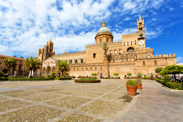 Vue de la façade de la cathédrale de Palerme, Sicile
 - Photo, image