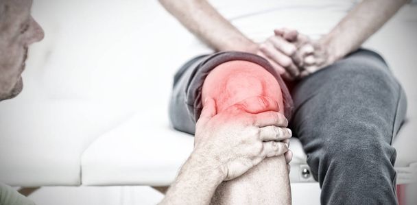Highlighted pain against doctor examining female patient knee - Foto, Bild
