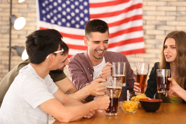 Friends drinking beer in bar - Zdjęcie, obraz