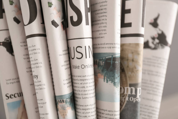 Различные газеты куча, крупным планом
 - Фото, изображение