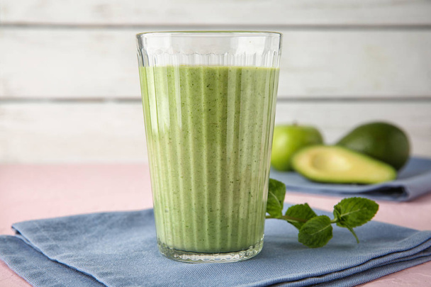 Glass of tasty avocado smoothie on table - Foto, imagen