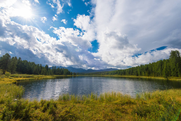 Jezioro w górach Altai - Zdjęcie, obraz