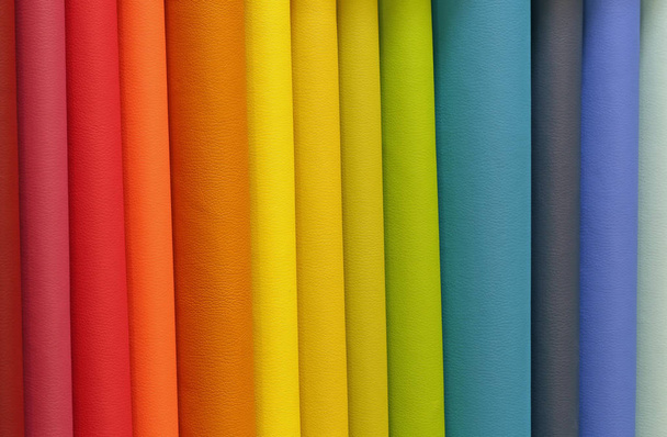 tkaniny w wielu kolorach na sprzedaż w pasmanterii - Zdjęcie, obraz