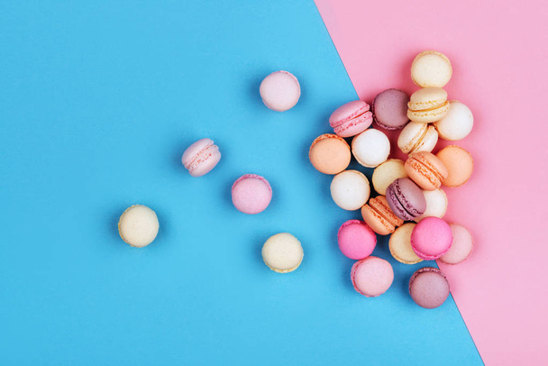 Cake macaron or macaroon on pink and blue background., flavor almond cookies, pastel colors, vintage card - 写真・画像