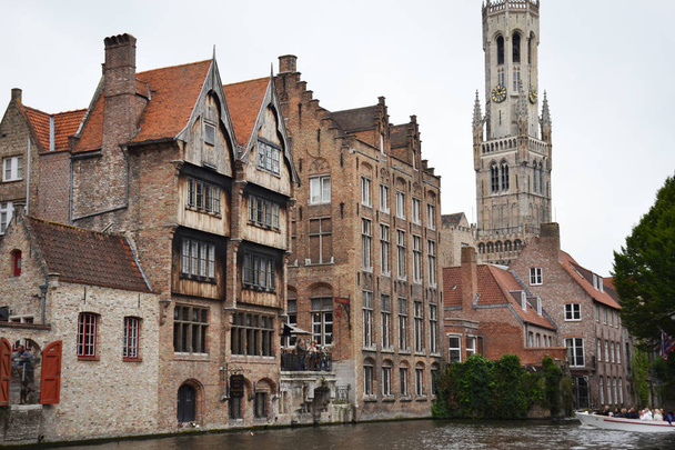 Brugge, Flanders, Belçika kanalda yakınındaki eski binalar - Fotoğraf, Görsel