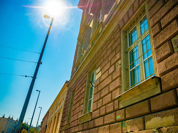 Zobacz na zabytkowej architekturze Europy Debrecen, Węgry, w słoneczny dzień. - Zdjęcie, obraz