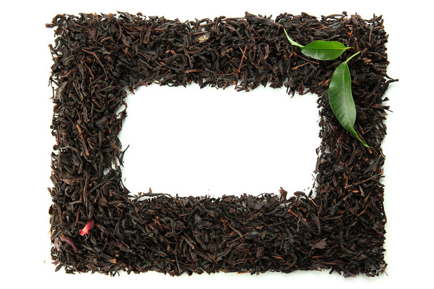 Frame of dry black tea with green leaves, isolated on white - Foto, afbeelding