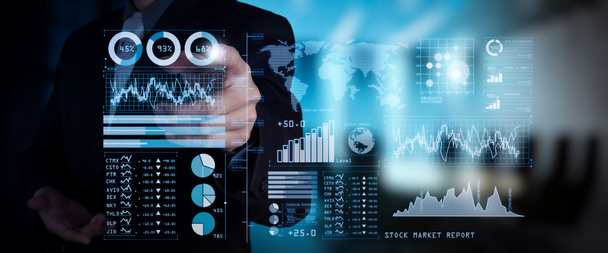 Инвестор анализирует отчет фондового рынка и финансовую приборную панель с бизнес-аналитикой (BI), с ключевыми показателями эффективности (KPI).
. - Фото, изображение