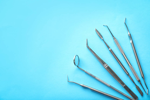 Dentist tools on color background - Foto, afbeelding