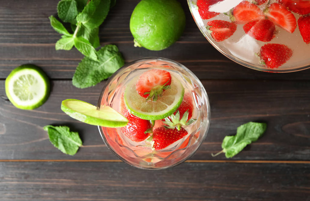 Natural lemonade with strawberry in glass on table - Foto, Imagem