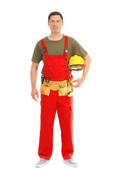 Electricista con herramientas y casco sobre fondo blanco
 - Foto, Imagen