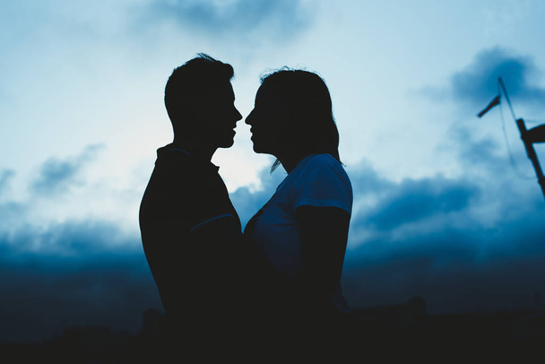 Backlight of a couple kissing - Photo, Image
